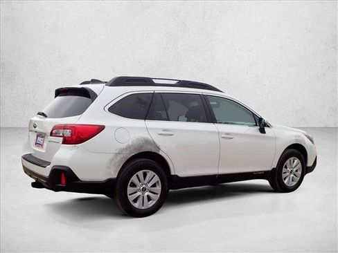 Used 2019 Subaru Outback 2.5i Premium image 4