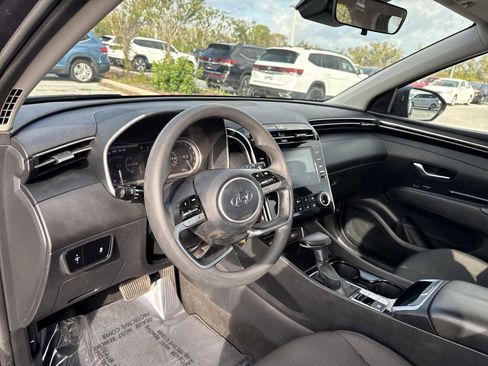 Used 2022 Hyundai Tucson SE image 2