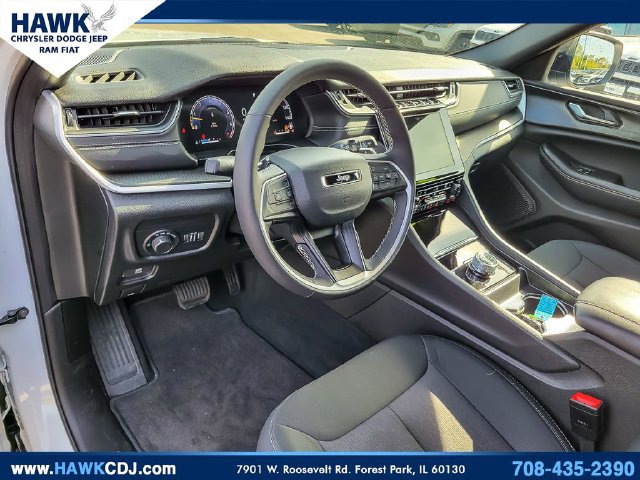 Certified 2025 Jeep Grand Cherokee Laredo w/ Luxury Tech Group I AWD/4WD image 9
