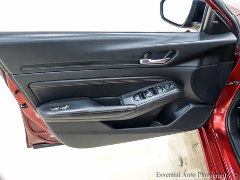 Used 2019 Nissan Altima 2.5 SR w/ SR Premium Package image 25