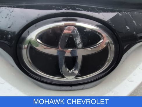 Used 2021 Toyota C-HR LE FWD image 31