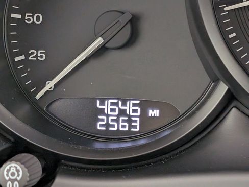 Certified 2025 Porsche Macan image 32