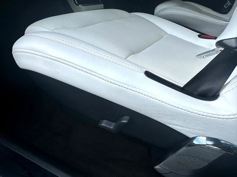 Used 2022 Tesla Model X image 64