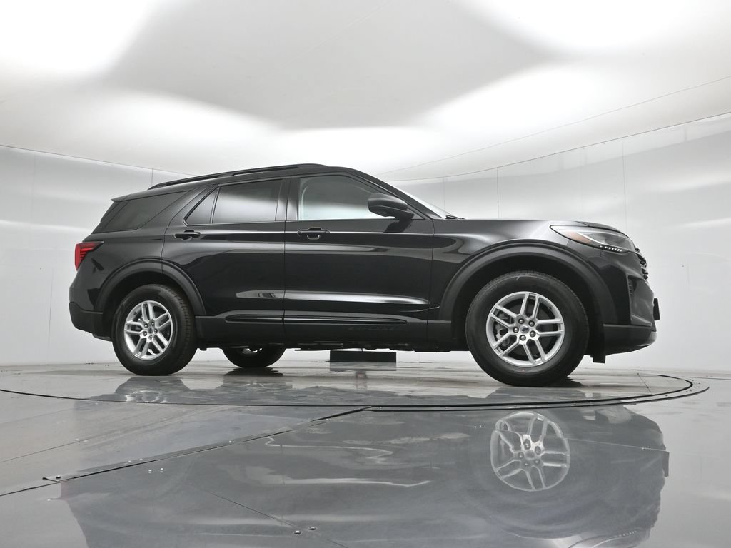 New 2026 Ford Explorer Active RWD image 3