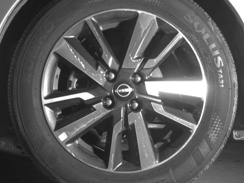 Used 2025 Nissan Versa SV image 12