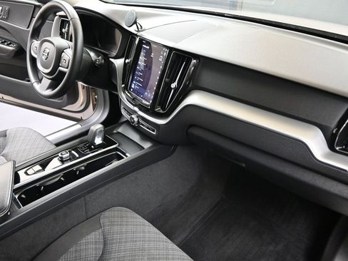 Certified 2023 Volvo XC60 B5 Core image 13