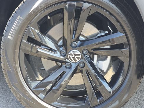 Certified 2024 Volkswagen Tiguan SE R-Line AWD/4WD image 15