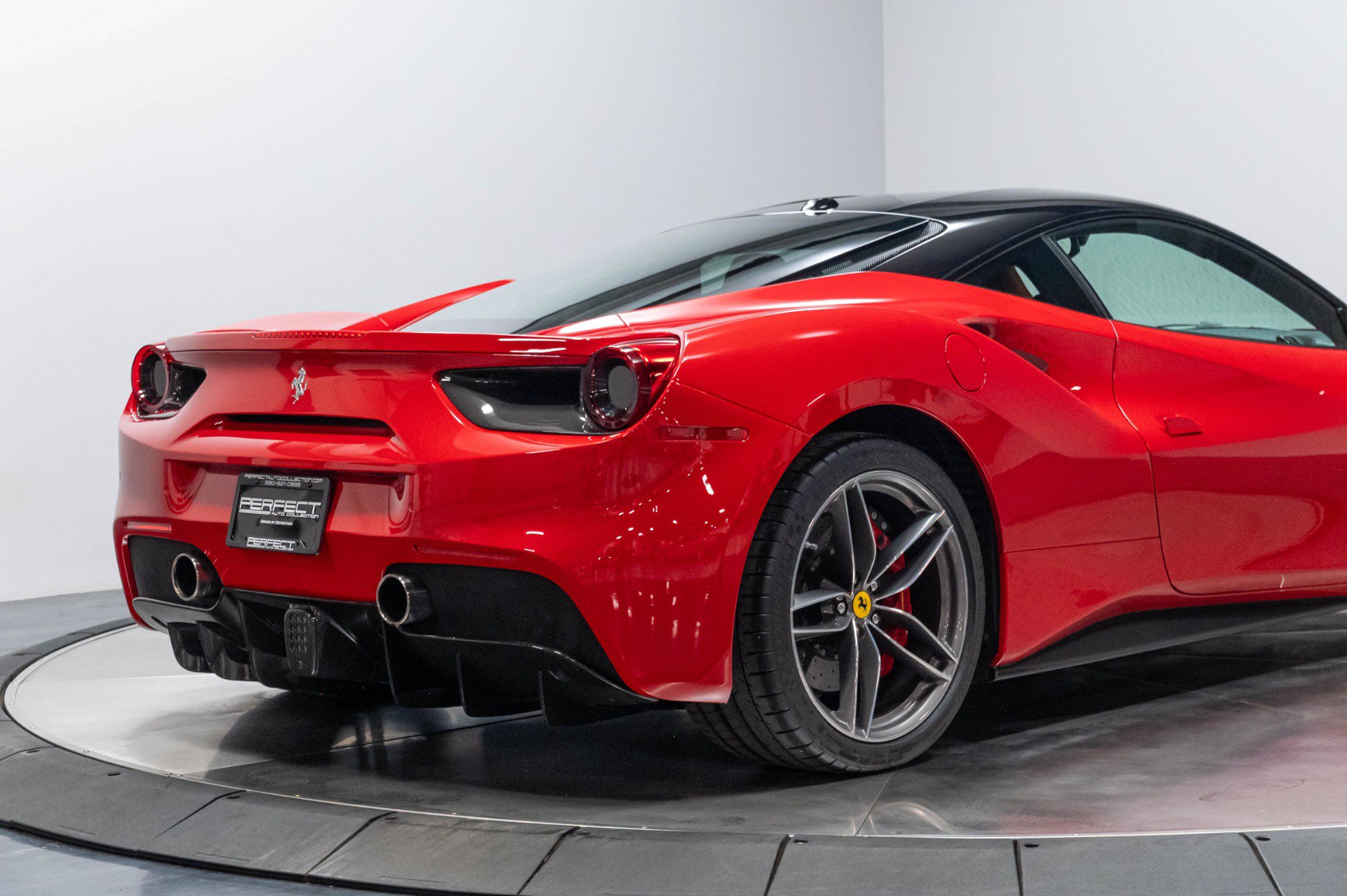 Used 2016 Ferrari 488 GTB RWD image 25