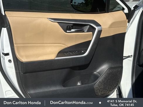 Used 2020 Toyota RAV4 XLE w/ Convenience Package FWD image 9