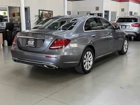Used 2018 Mercedes-Benz E 300 4MATIC image 2