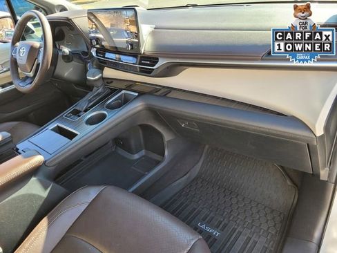 Used 2022 Toyota Sienna Platinum image 22
