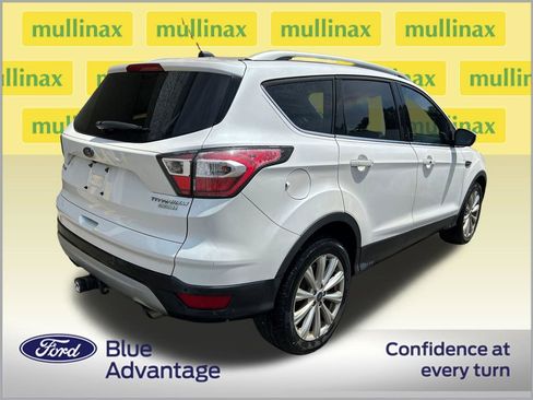 Used 2017 Ford Escape Titanium image 2