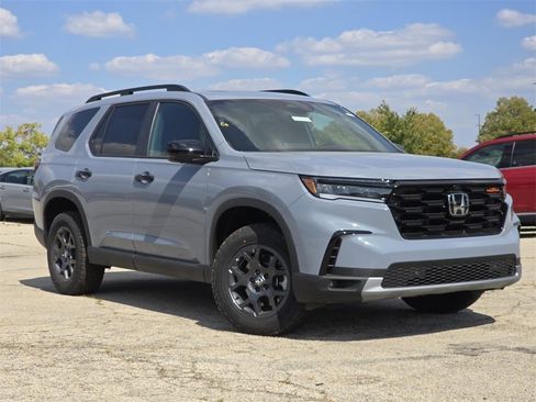 New 2025 Honda Pilot TrailSport image 2