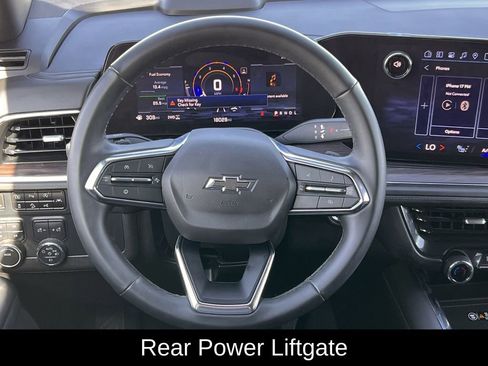 Used 2025 Chevrolet Suburban Z71 image 15