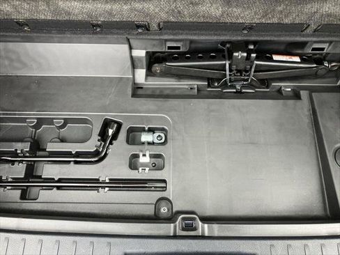 Certified 2023 Toyota Highlander XLE image 29