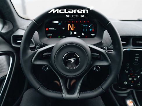 Used 2025 McLaren Artura Spider image 20