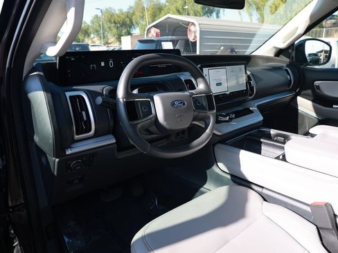 Used 2025 Ford Expedition Max Active AWD/4WD image 17