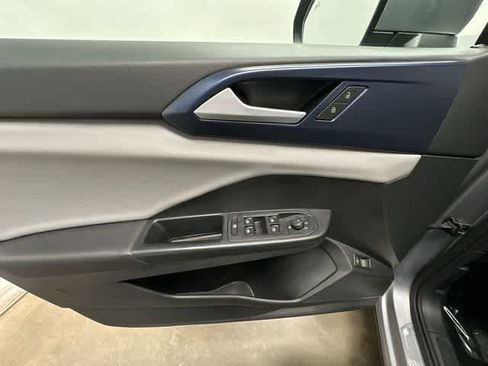 Certified 2022 Volkswagen Taos SE image 18