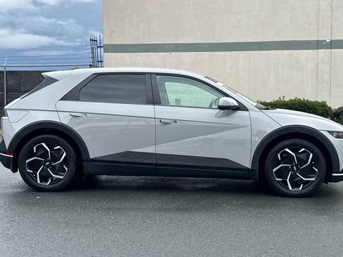 Used 2024 Hyundai Ioniq 5 SEL image 3