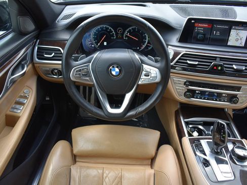 Used 2019 BMW 750i w/ Executive Package RWD image 12