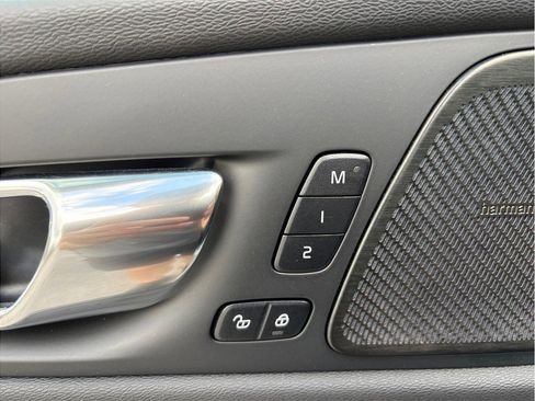 Used 2023 Volvo XC60 B5 Plus w/ Protection Package Premier image 22