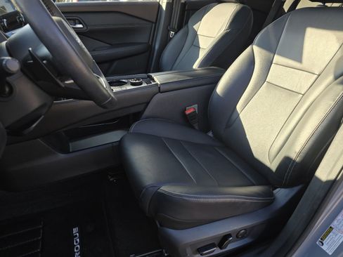 Used 2023 Nissan Rogue SL w/ SL Premium Package image 22