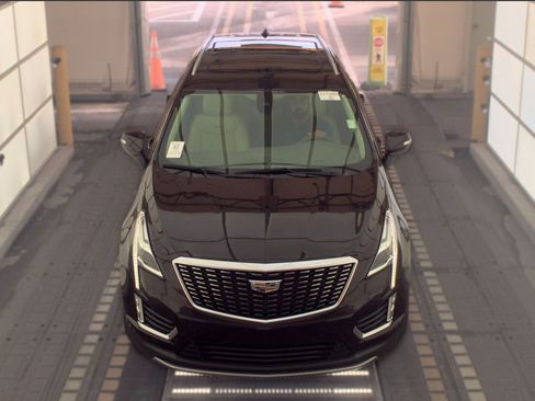 Used 2020 Cadillac XT5 Premium Luxury FWD image 6
