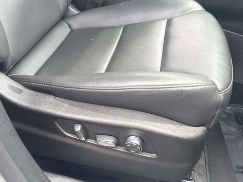 Used 2025 Cadillac XT4 Premium Luxury FWD image 32