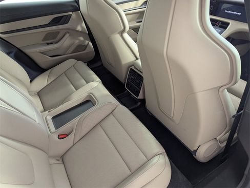 Used 2022 Porsche Taycan image 27
