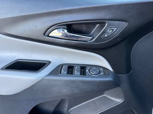 Used 2022 Chevrolet Equinox LT FWD image 10