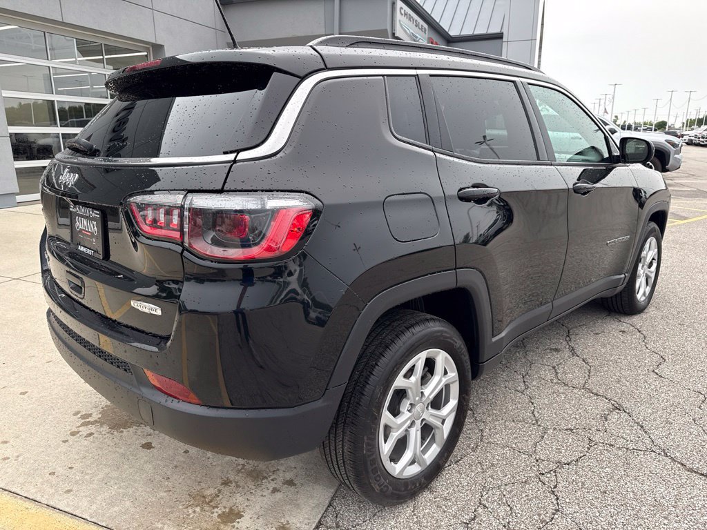 Used 2024 Jeep Compass Latitude AWD/4WD image 5