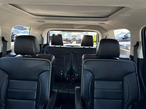 Used 2023 GMC Acadia Denali AWD/4WD image 29