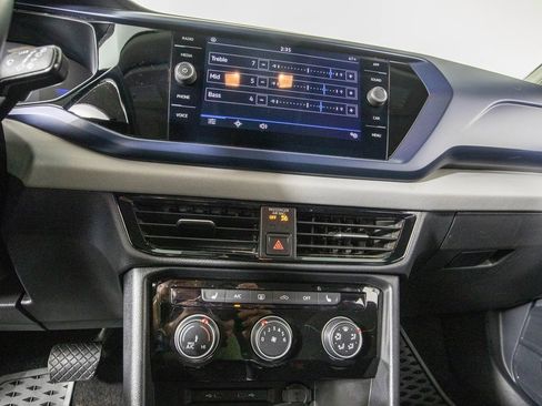 Used 2023 Volkswagen Taos SE image 25