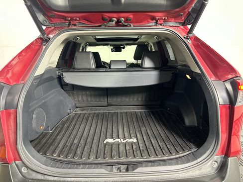 Used 2019 Toyota RAV4 Limited w/ Advanced Technology Package FWD image 28