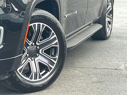 Used 2024 Jeep Wagoneer L Series II image 3