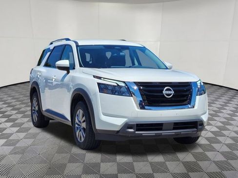 Certified 2025 Nissan Pathfinder SV image 2