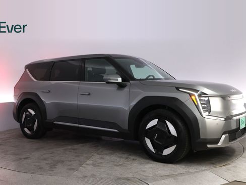 Used 2024 Kia EV9 Light Long Range RWD image 14