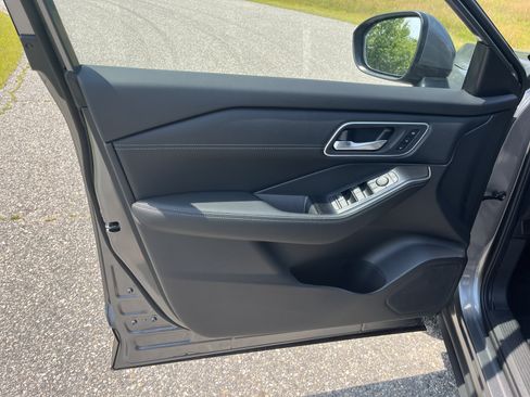 New 2026 Nissan Rogue Platinum w/ Platinum Premium Package AWD/4WD image 17