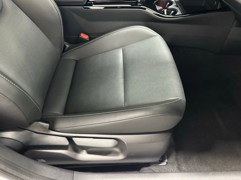 Used 2025 Toyota Prius XLE image 61