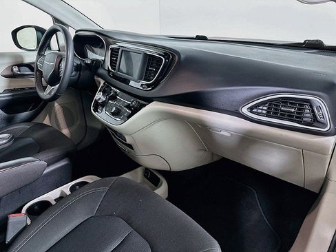 Used 2023 Chrysler Voyager LX FWD image 28