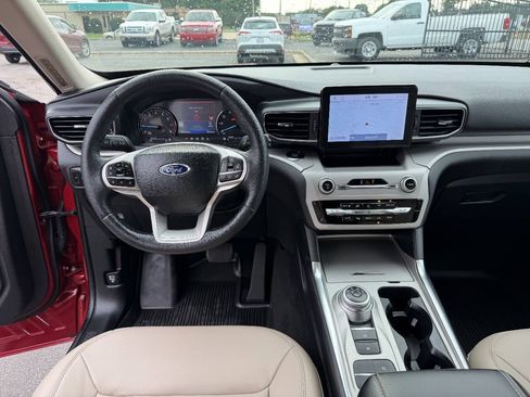 Used 2023 Ford Explorer XLT w/ Equipment Group 202A RWD image 17