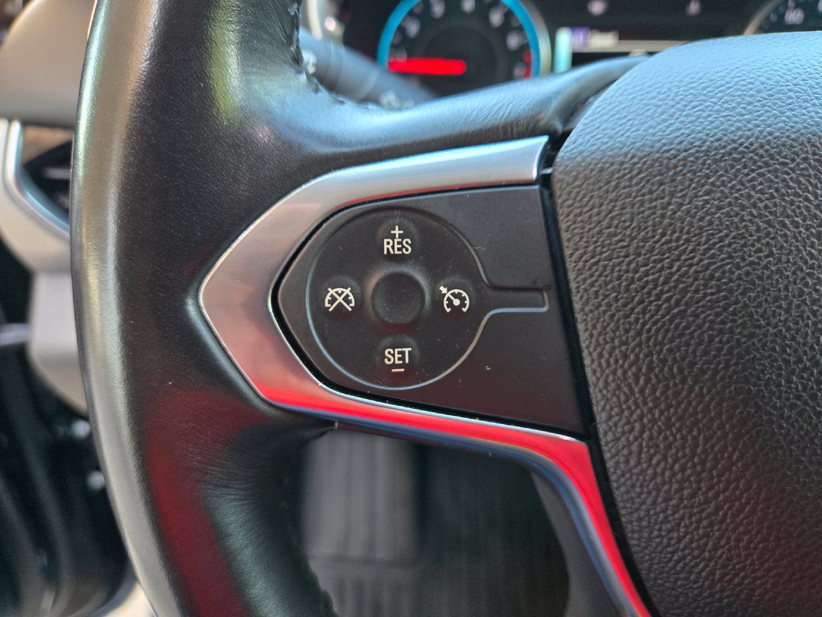 Used 2018 Chevrolet Traverse LT FWD image 12