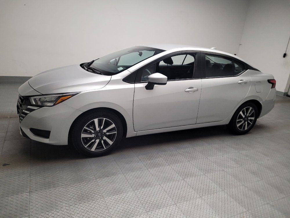 Used 2025 Nissan Versa SV FWD image 2