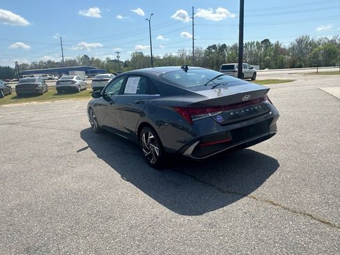 Used 2025 Hyundai Elantra SEL FWD image 3