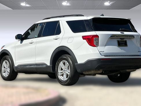 Used 2022 Ford Explorer XLT image 3