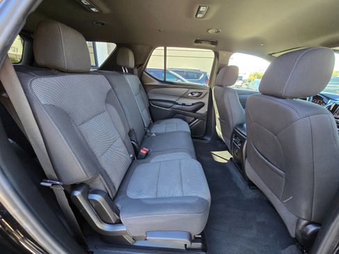 Used 2023 Chevrolet Traverse LT image 32