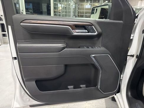 Used 2025 GMC Sierra 1500 SLT AWD/4WD image 15
