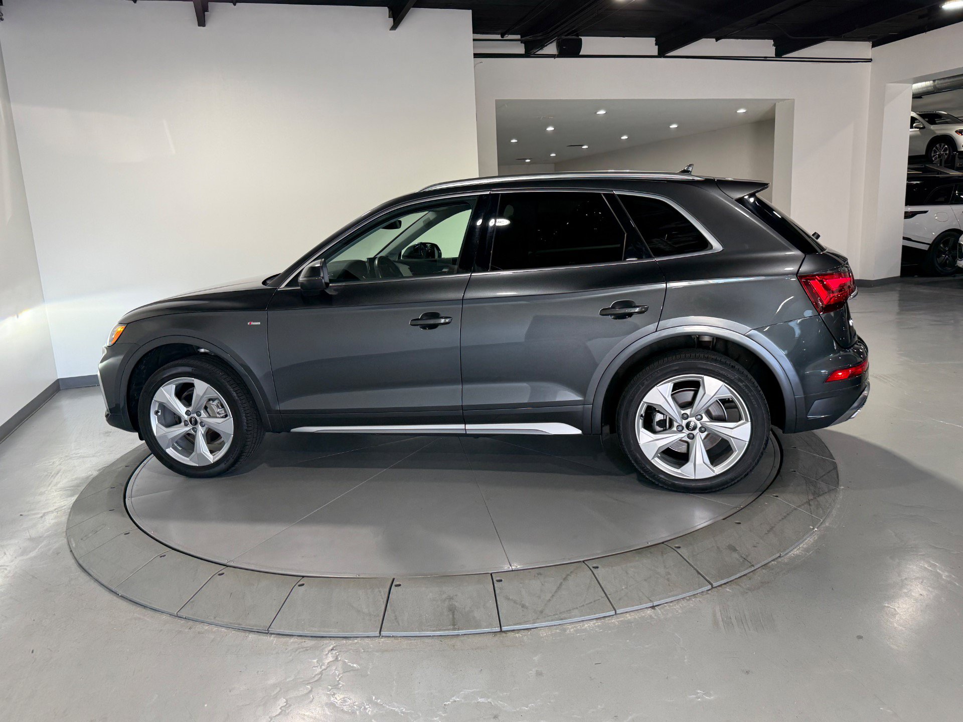 Used 2023 Audi Q5 2.0T Premium Plus w/ Premium Plus Package AWD/4WD image 16