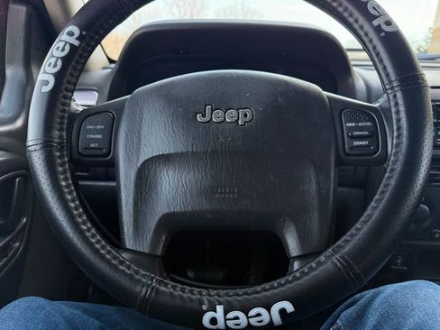 Used 2004 Jeep Grand Cherokee Laredo w/ Tan Your Hide Group image 12