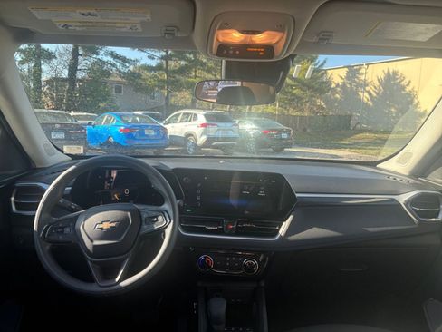 Used 2025 Chevrolet TrailBlazer LT w/ Driver Confidence Package image 31